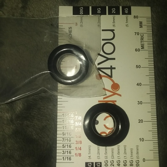 Black silicon tunnels - Picture 2 of 2